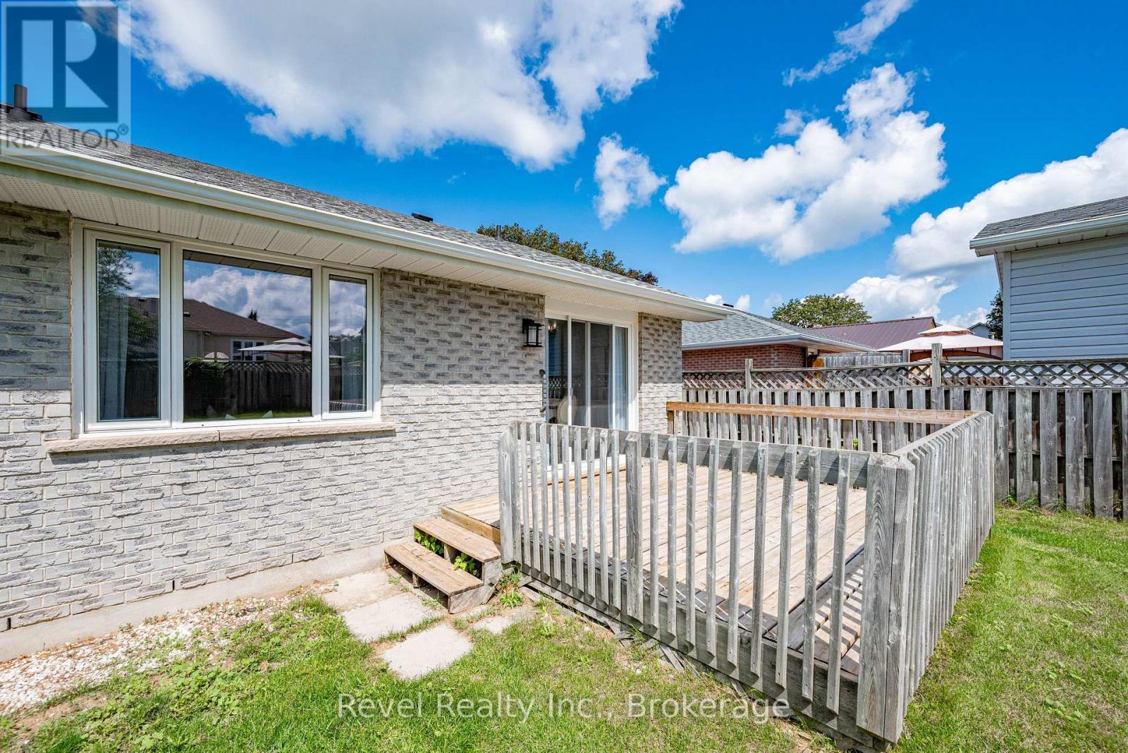 9 Crestwood Avenue, Kawartha Lakes (Lindsay), Ontario  K9V 6A7 - Photo 38 - X13697226