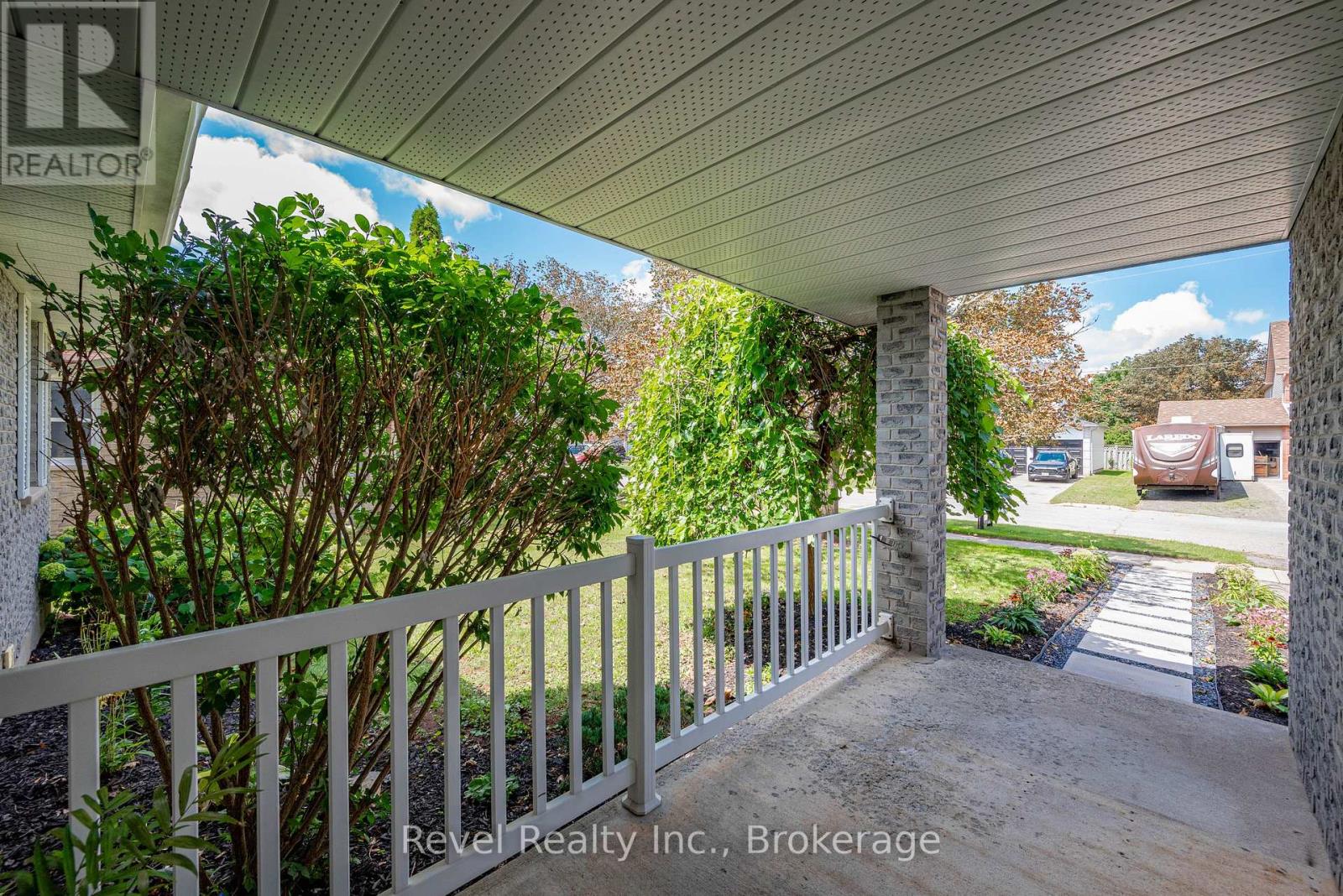 9 Crestwood Avenue, Kawartha Lakes (Lindsay), Ontario  K9V 6A7 - Photo 5 - X13697226