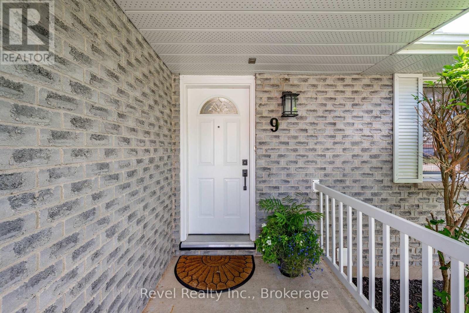 9 Crestwood Avenue, Kawartha Lakes (Lindsay), Ontario  K9V 6A7 - Photo 6 - X13697226