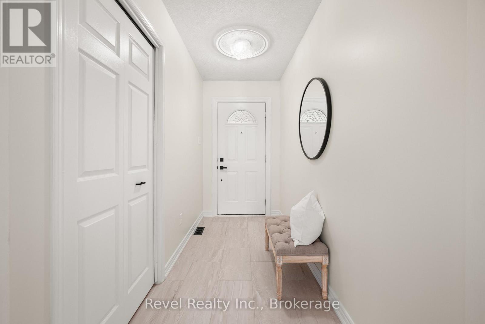 9 Crestwood Avenue, Kawartha Lakes (Lindsay), Ontario  K9V 6A7 - Photo 7 - X13697226