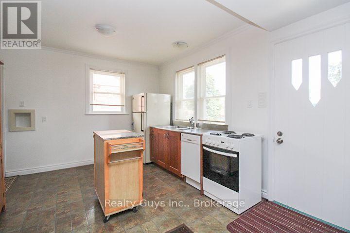 590 Mccannan Avenue, Peterborough (Town Ward 3), Ontario  K9J 4J6 - Photo 13 - X13698258