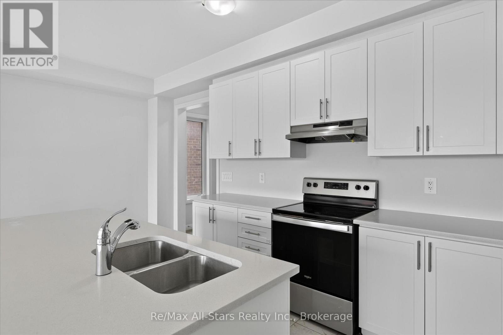 62 Corley Street, Kawartha Lakes (Lindsay), Ontario  K9V 6C2 - Photo 8 - X13699502