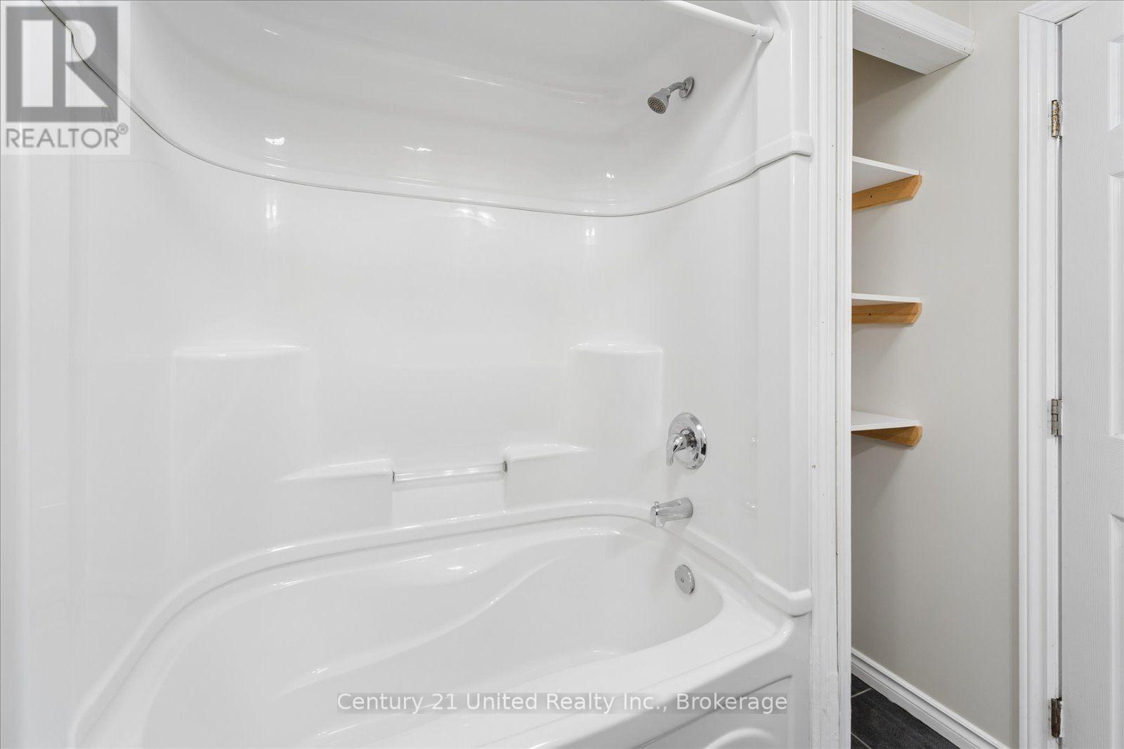 262 Bowen Drive, Peterborough (Northcrest Ward 5), Ontario  K9H 0B8 - Photo 44 - X13699652