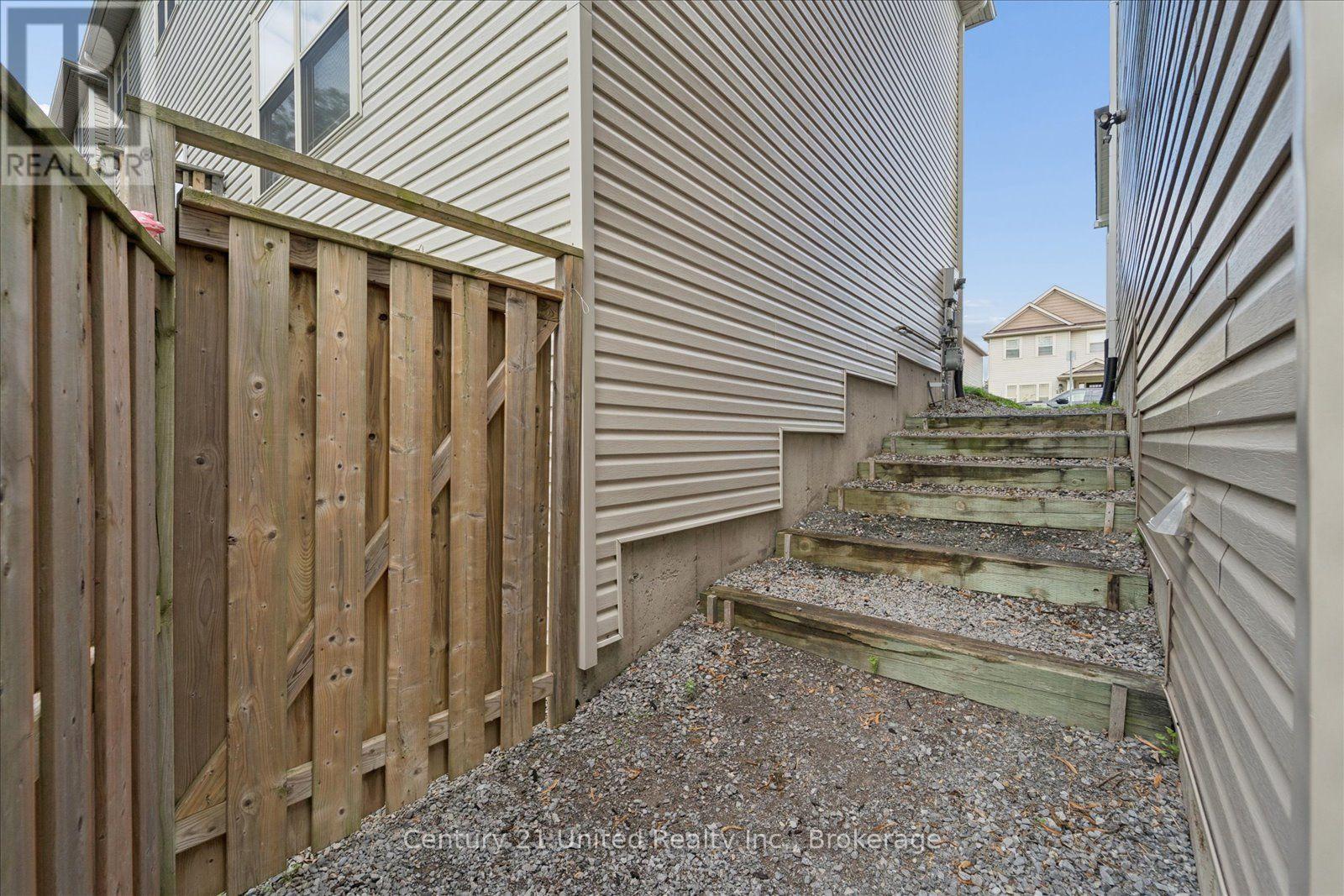 262 Bowen Drive, Peterborough (Northcrest Ward 5), Ontario  K9H 0B8 - Photo 45 - X13699652
