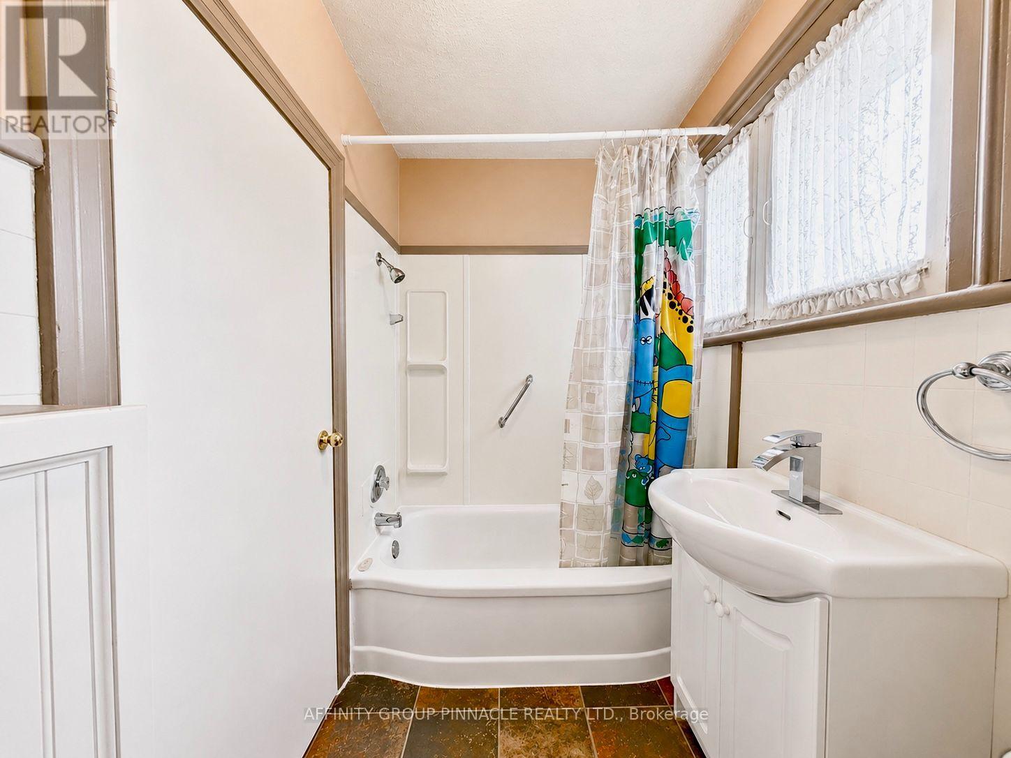 221 Kent Street W, Kawartha Lakes (Lindsay), Ontario  K9V 2Z1 - Photo 36 - X13699668