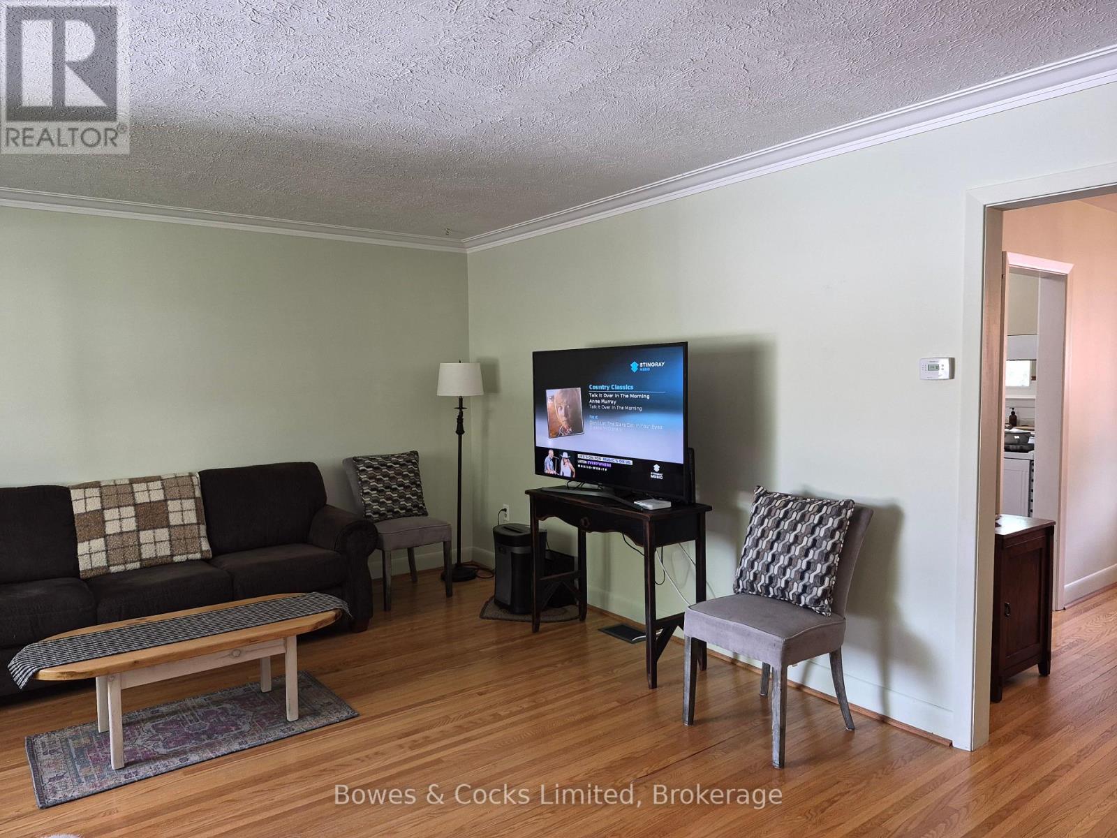 101 Russell Street, Kawartha Lakes (Lindsay), Ontario  K9V 2X5 - Photo 2 - X13700356