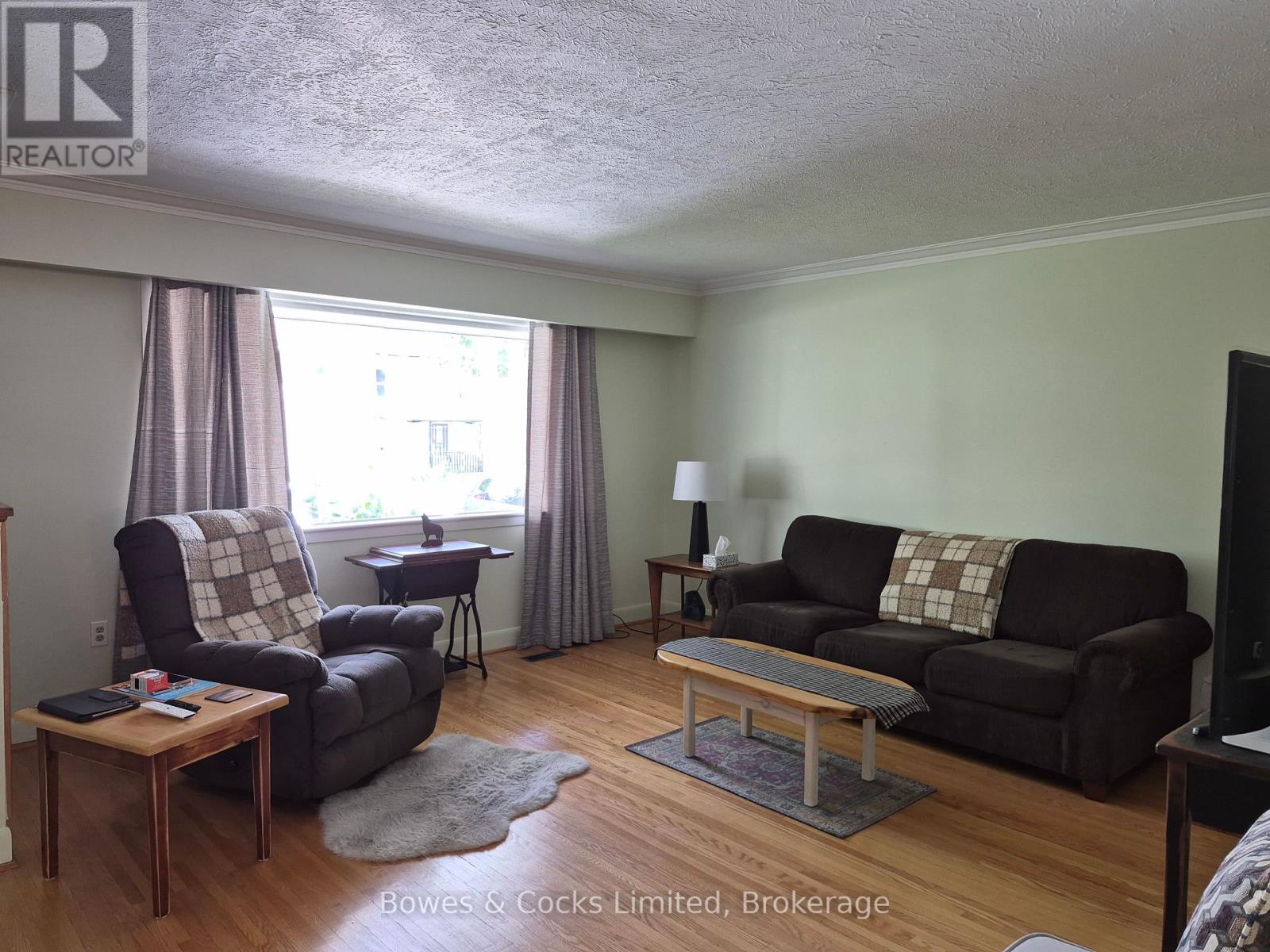 101 Russell Street, Kawartha Lakes (Lindsay), Ontario  K9V 2X5 - Photo 3 - X13700356