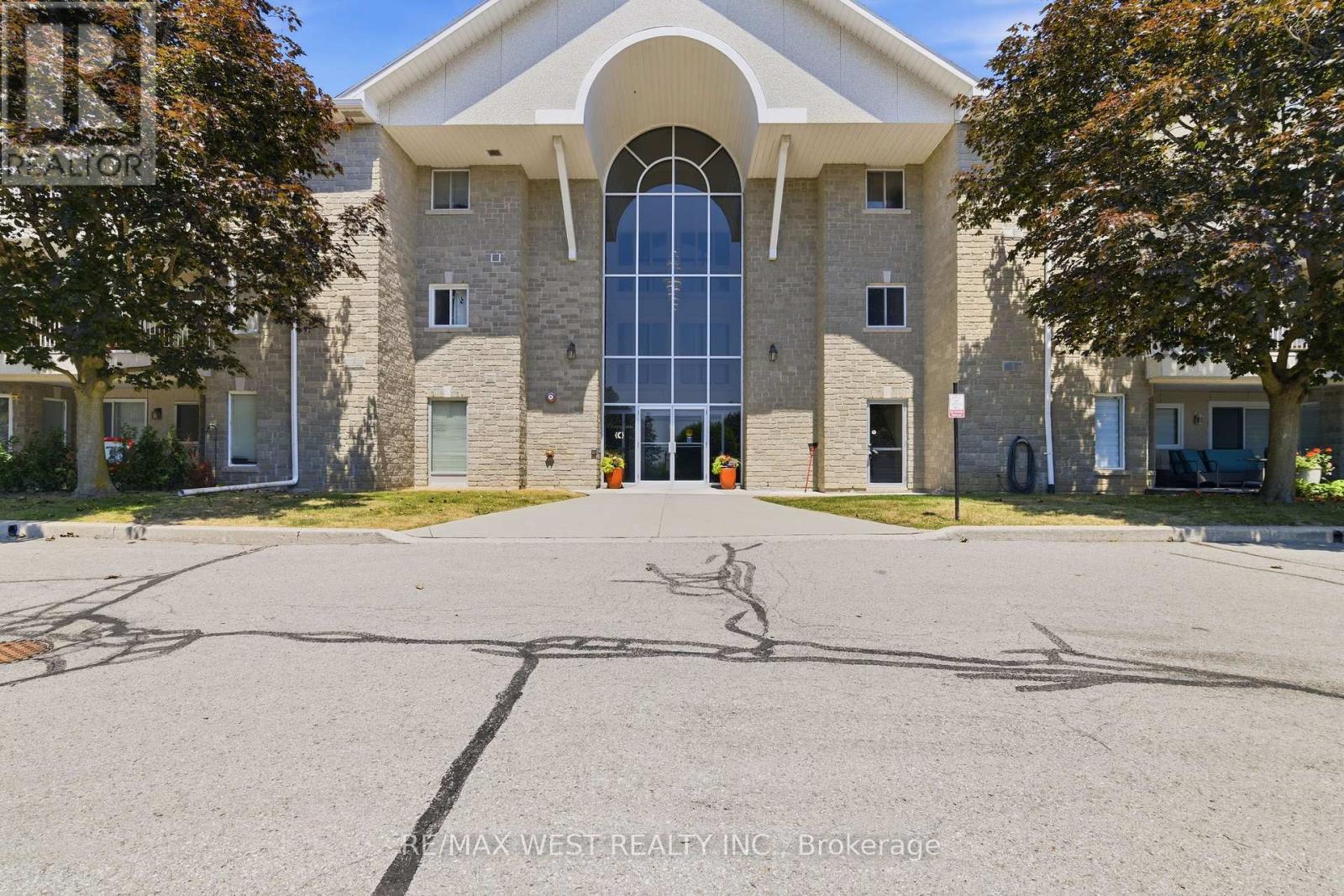 205C - 1099 CLONSILLA AVENUE, peterborough (otonabee ward 1), Ontario