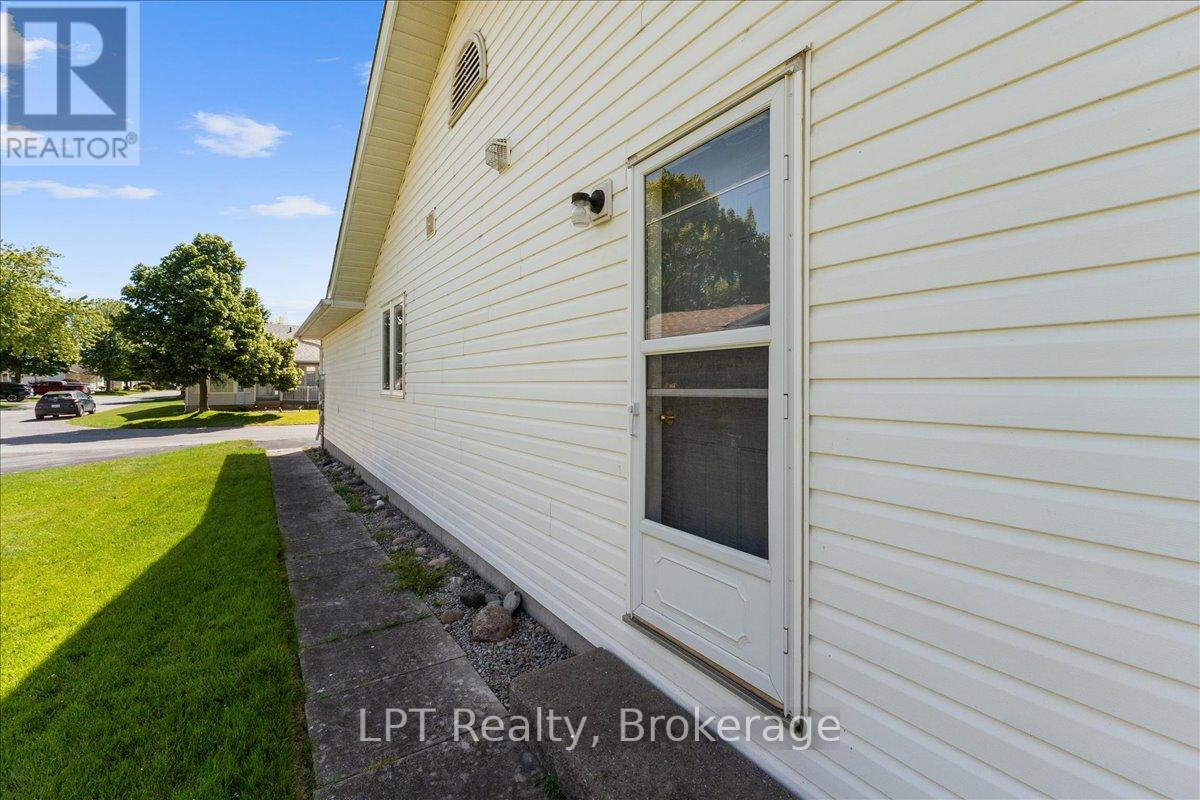 5 Niagara Trail, Clarington (Bowmanville), Ontario  L1B 1A2 - Photo 32 - E13702478