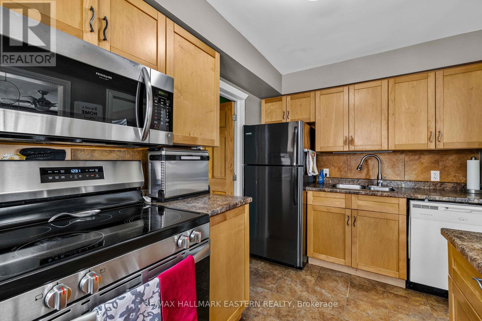 420 Edison Avenue, Peterborough (Otonabee Ward 1), Ontario  K9J 4G3 - Photo 12 - X13705090