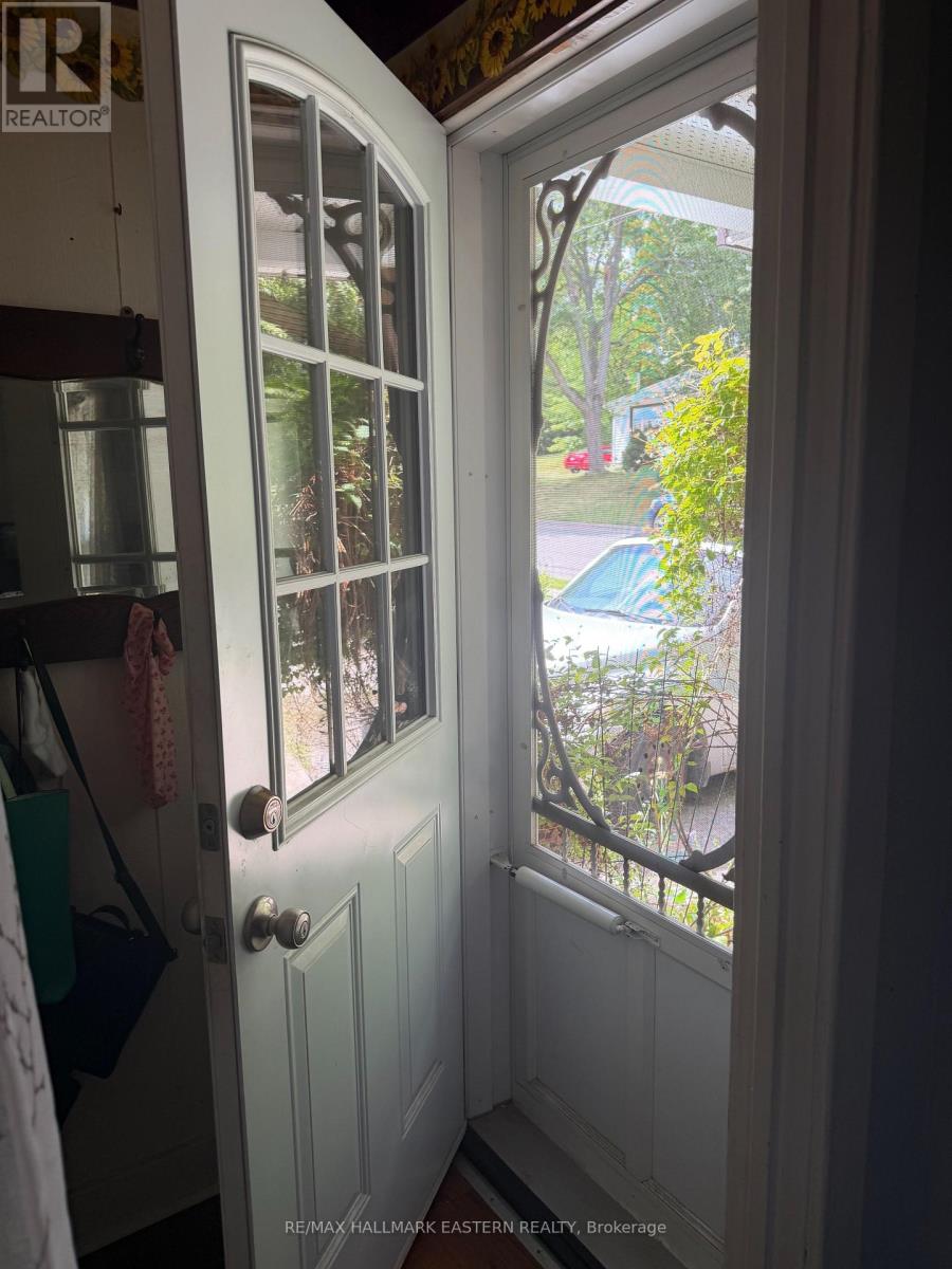 413 Bellevue Street, Peterborough (Northcrest Ward 5), Ontario  K9H 5G5 - Photo 3 - X13705694