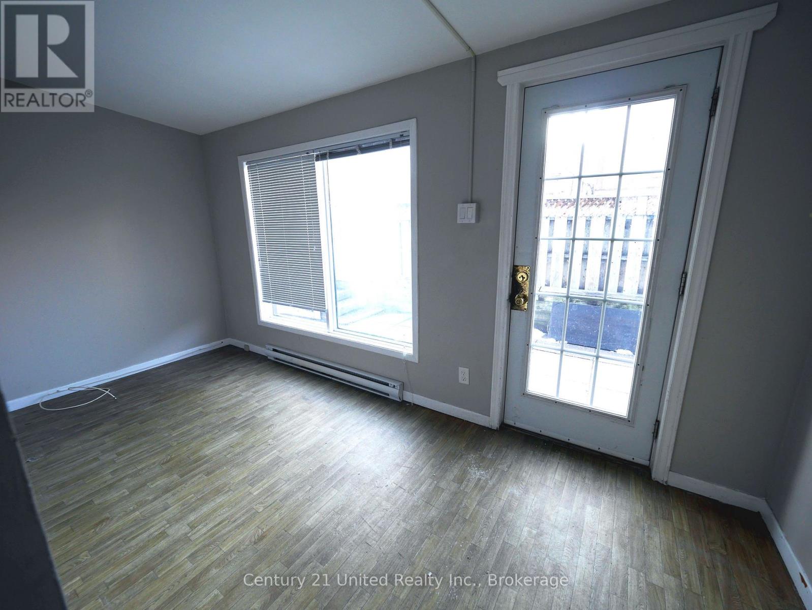 375a Queen Street, Peterborough (Town Ward 3), Ontario  K9H 3J7 - Photo 4 - X13705698