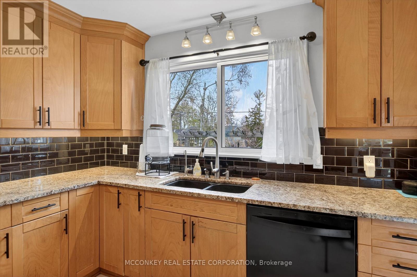 834 Crowley Crescent, Peterborough (Monaghan Ward 2), Ontario  K9J 6P7 - Photo 5 - X13706546