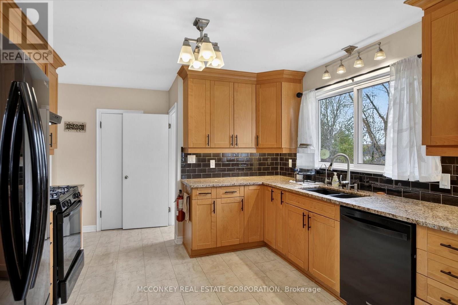 834 Crowley Crescent, Peterborough (Monaghan Ward 2), Ontario  K9J 6P7 - Photo 7 - X13706546