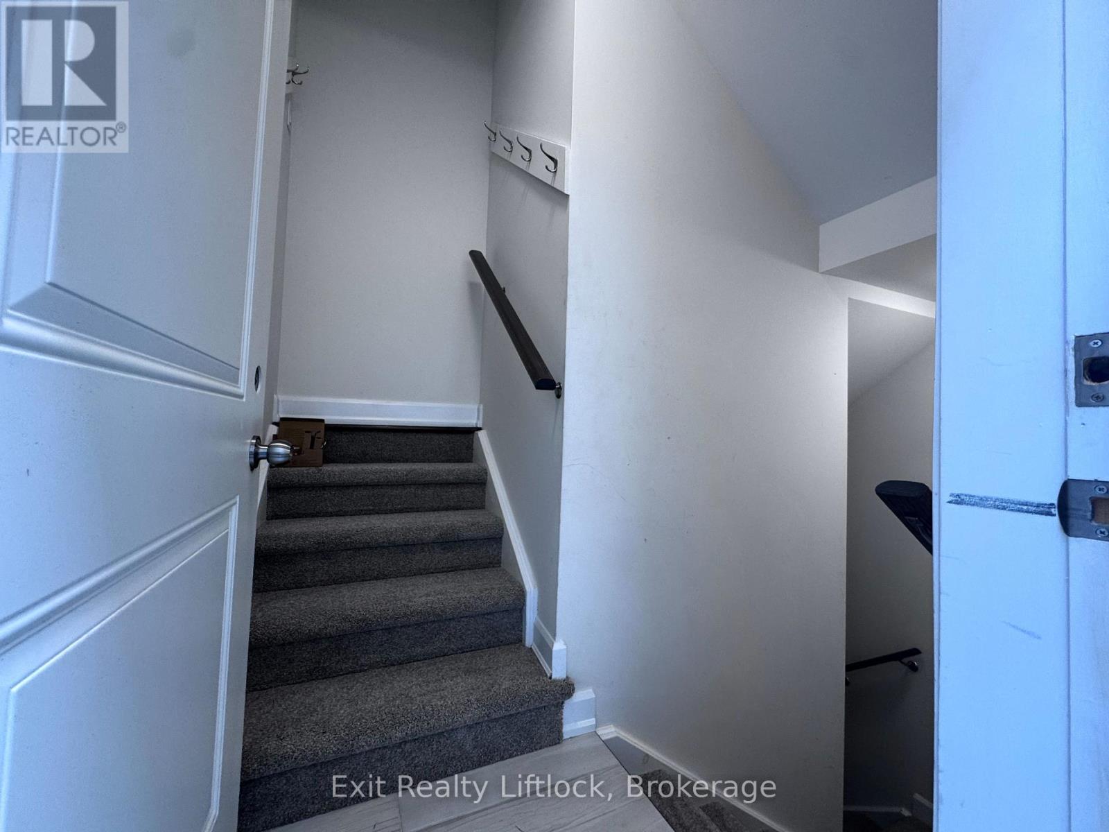 949 Bamford Terrace, Peterborough (Monaghan Ward 2), Ontario  K9K 0H1 - Photo 4 - X13707060