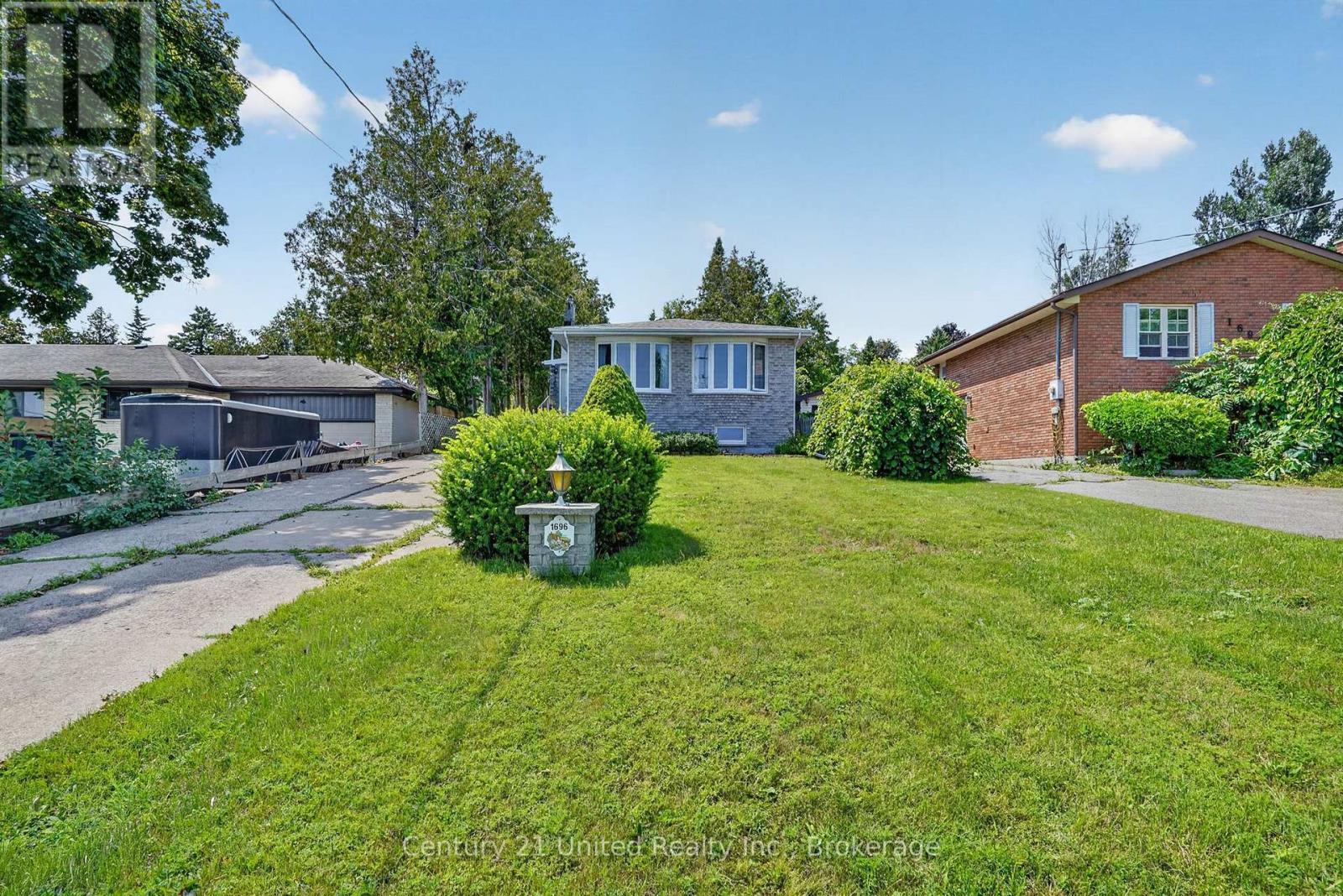 1696 APPLEWOOD CRESCENT, peterborough (monaghan ward 2), Ontario