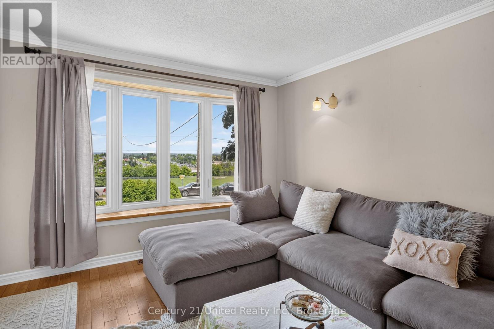 1696 Applewood Crescent, Peterborough (Monaghan Ward 2), Ontario  K9K 1N4 - Photo 6 - X13707412