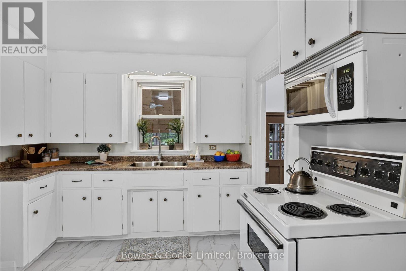 1193 Clonsilla Avenue, Peterborough (Town Ward 3), Ontario  K9J 5Y6 - Photo 13 - X13709460