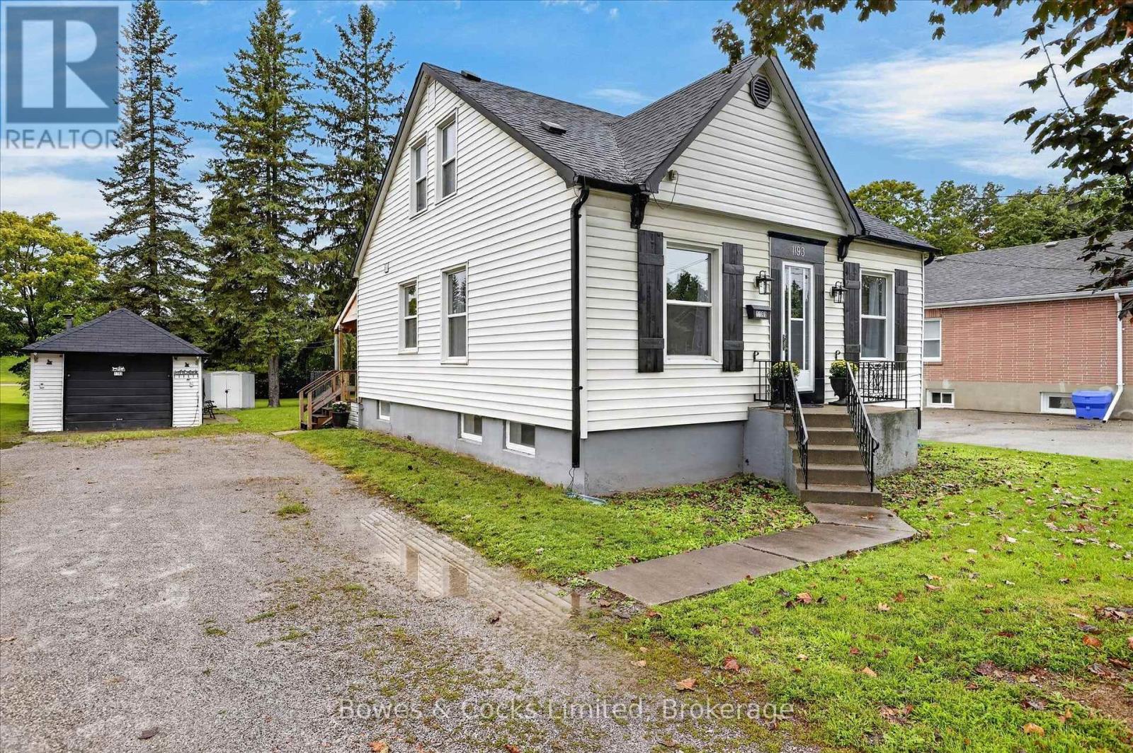 1193 Clonsilla Avenue, Peterborough (Town Ward 3), Ontario  K9J 5Y6 - Photo 3 - X13709460