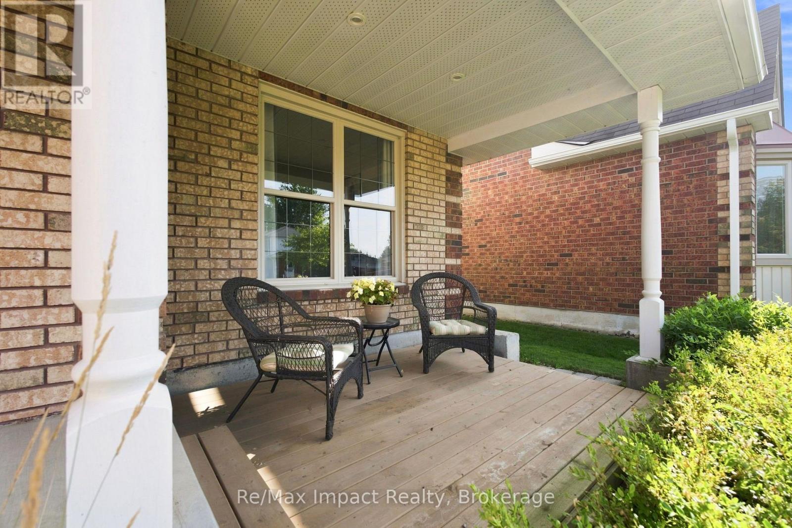 76 Foster Creek Drive, Clarington (Newcastle), Ontario  L1B 1G5 - Photo 4 - E13710256