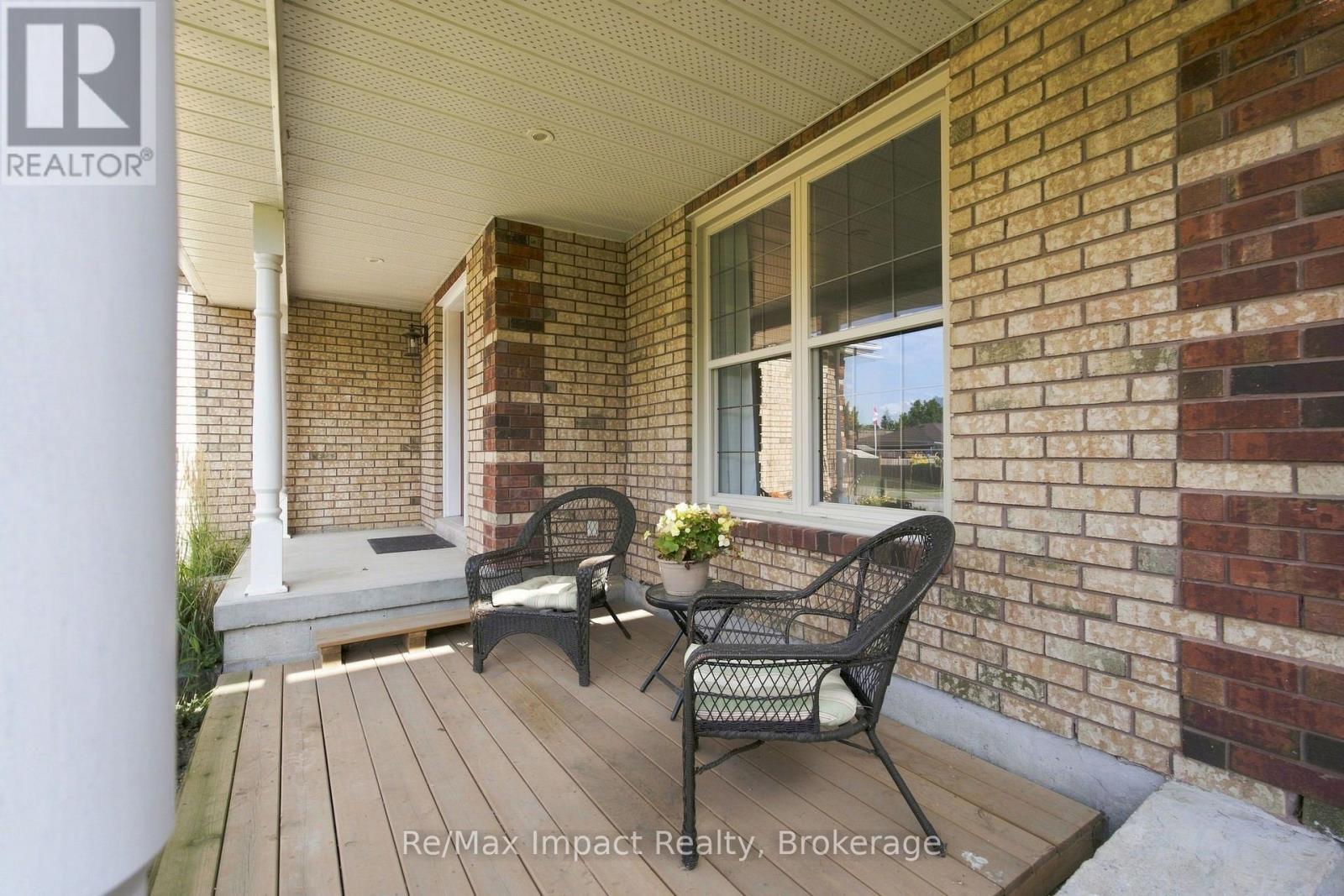 76 Foster Creek Drive, Clarington (Newcastle), Ontario  L1B 1G5 - Photo 5 - E13710256
