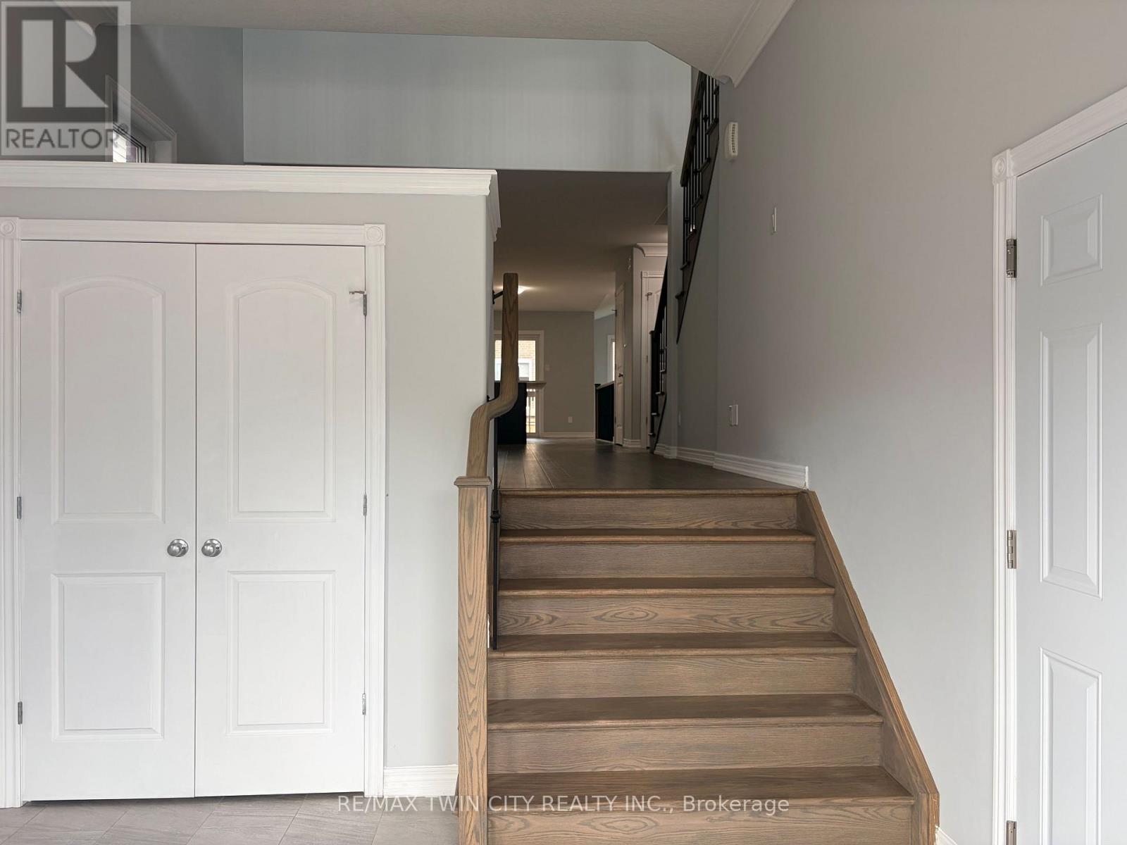 613 Lemay Grove, Peterborough (Monaghan Ward 2), Ontario  K9K 0G9 - Photo 2 - X13712886