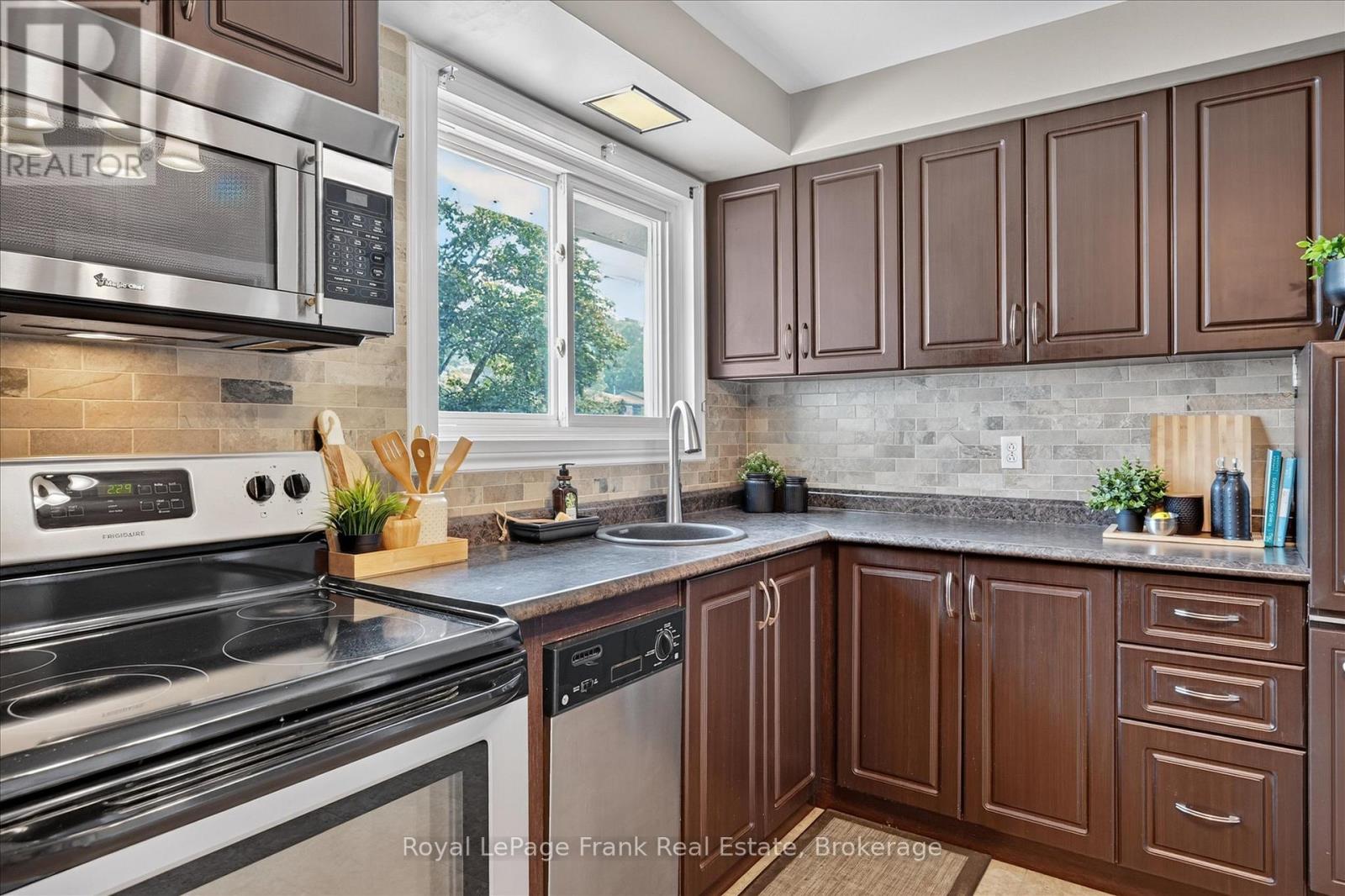870 Hemlock Street, Peterborough (Northcrest Ward 5), Ontario  K9H 6C9 - Photo 10 - X13713756