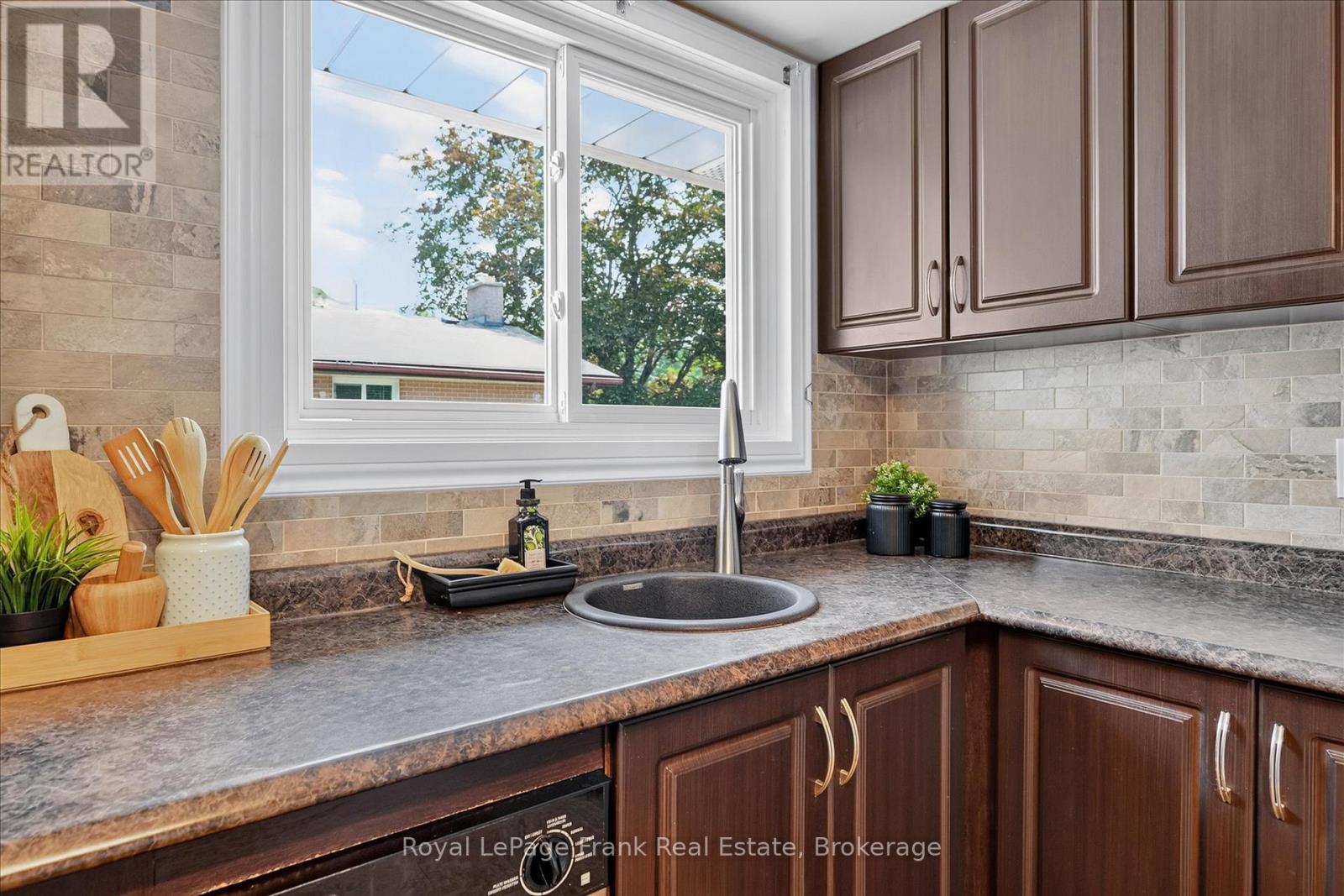 870 Hemlock Street, Peterborough (Northcrest Ward 5), Ontario  K9H 6C9 - Photo 11 - X13713756