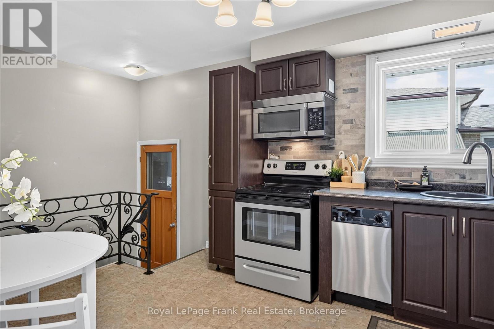 870 Hemlock Street, Peterborough (Northcrest Ward 5), Ontario  K9H 6C9 - Photo 8 - X13713756