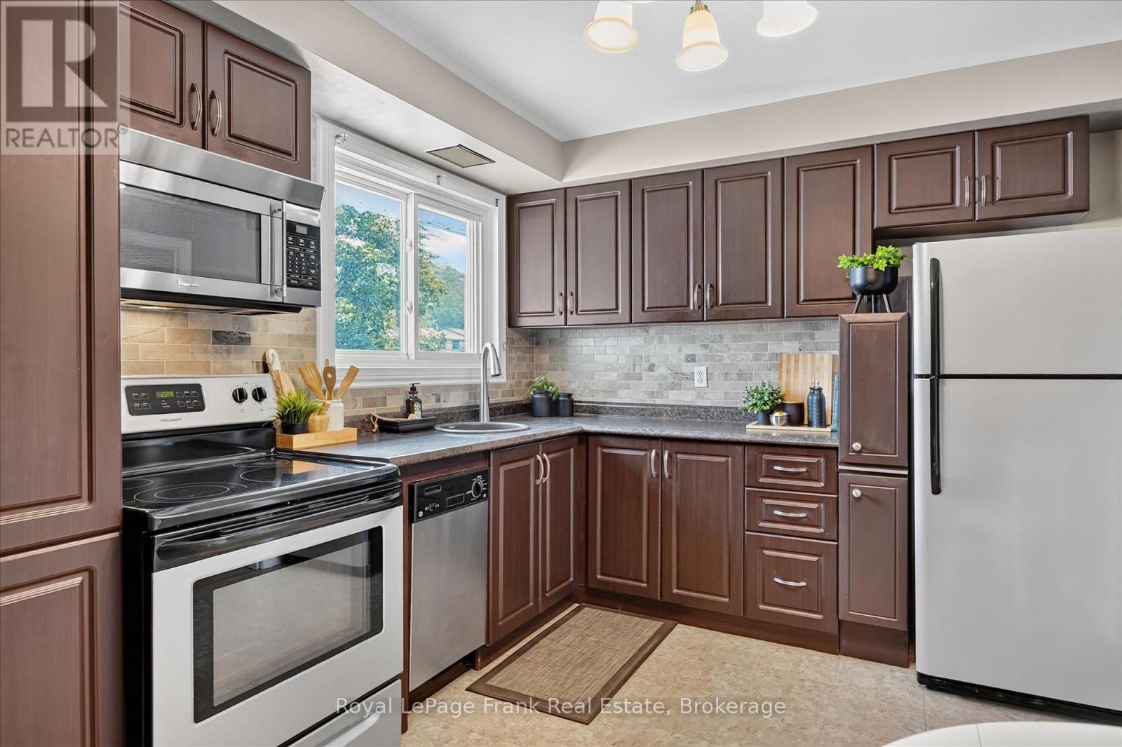 870 Hemlock Street, Peterborough (Northcrest Ward 5), Ontario  K9H 6C9 - Photo 9 - X13713756