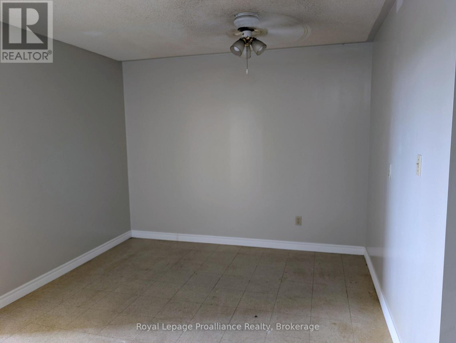 204 - 328 Aylmer Street, Peterborough (Town Ward 3), Ontario  K9H 3V6 - Photo 4 - X13714210