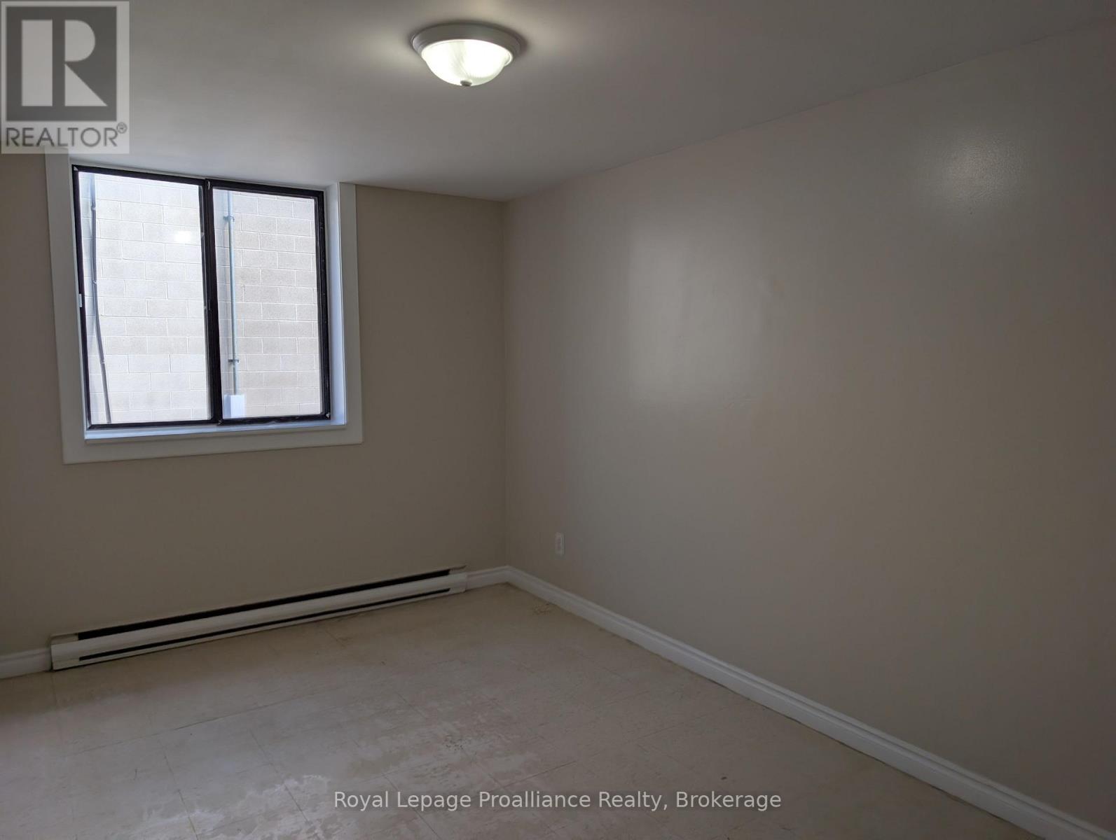309 - 328 Aylmer Street, Peterborough (Town Ward 3), Ontario  K9H 3V6 - Photo 7 - X13714394