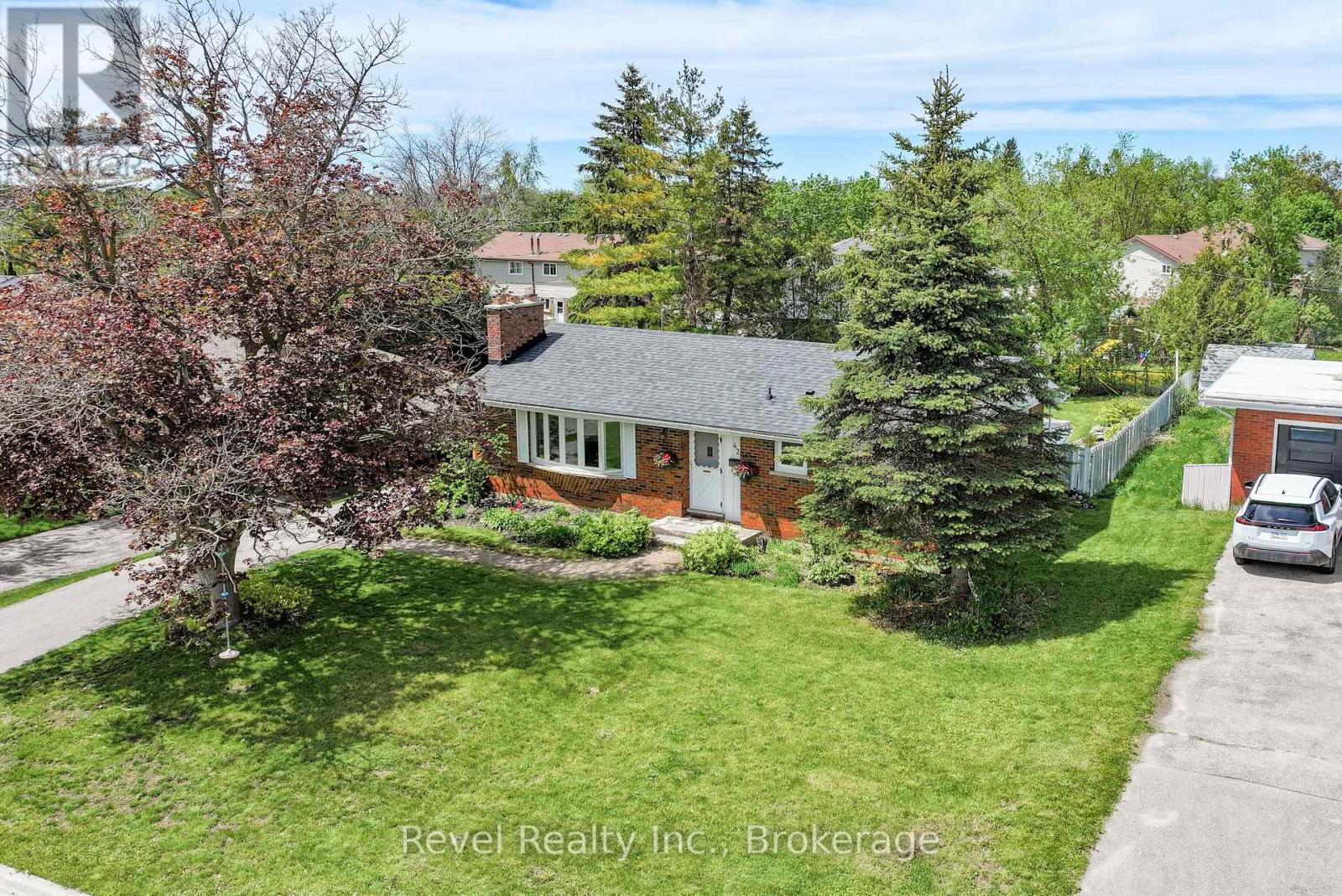 42 Kawartha Drive, Kawartha Lakes (Lindsay), Ontario  K9V 1A5 - Photo 2 - X13717254