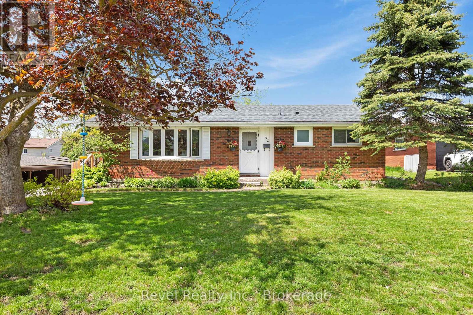 42 Kawartha Drive, Kawartha Lakes (Lindsay), Ontario  K9V 1A5 - Photo 3 - X13717254