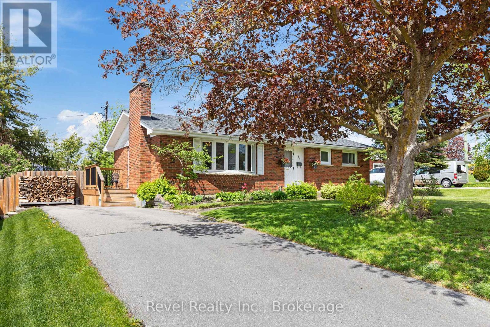 42 Kawartha Drive, Kawartha Lakes (Lindsay), Ontario  K9V 1A5 - Photo 4 - X13717254