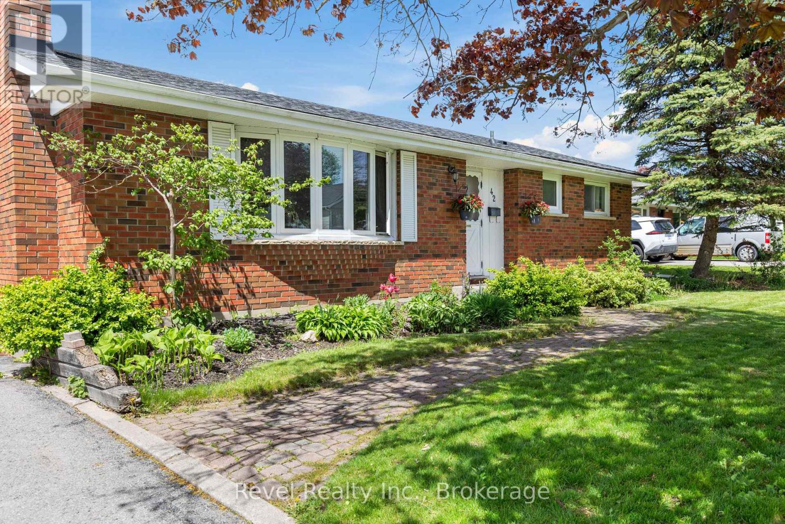 42 Kawartha Drive, Kawartha Lakes (Lindsay), Ontario  K9V 1A5 - Photo 5 - X13717254