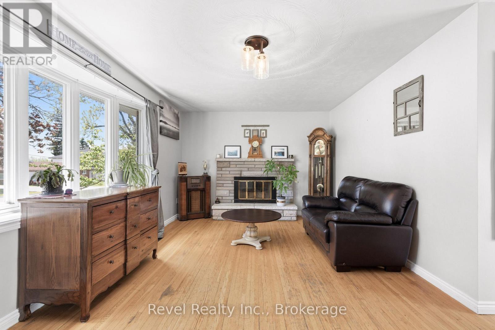 42 Kawartha Drive, Kawartha Lakes (Lindsay), Ontario  K9V 1A5 - Photo 8 - X13717254