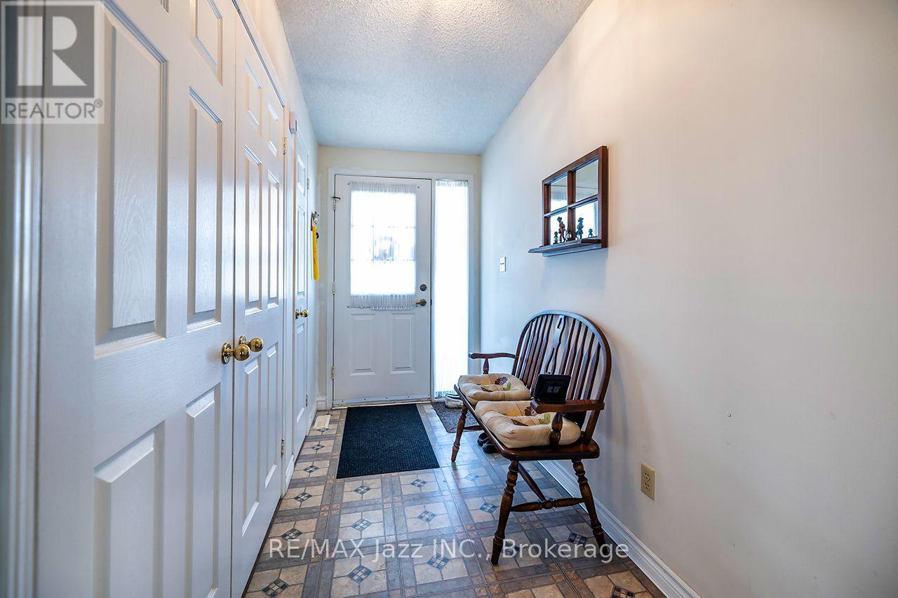 5 King Court, Clarington (Newcastle), Ontario  L1B 1L7 - Photo 6 - E13717976