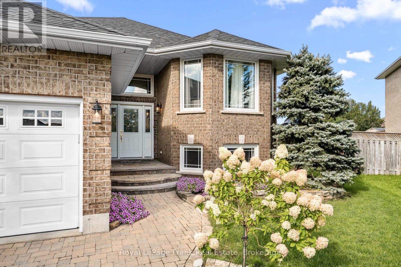 18 Matthews Court, Peterborough (Monaghan Ward 2), Ontario  K9K 2S8 - Photo 2 - X13717782