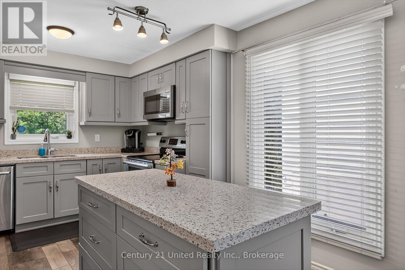 2121 Meadowview Road, Peterborough (Ashburnham Ward 4), Ontario  K9L 1S5 - Photo 10 - X13718204