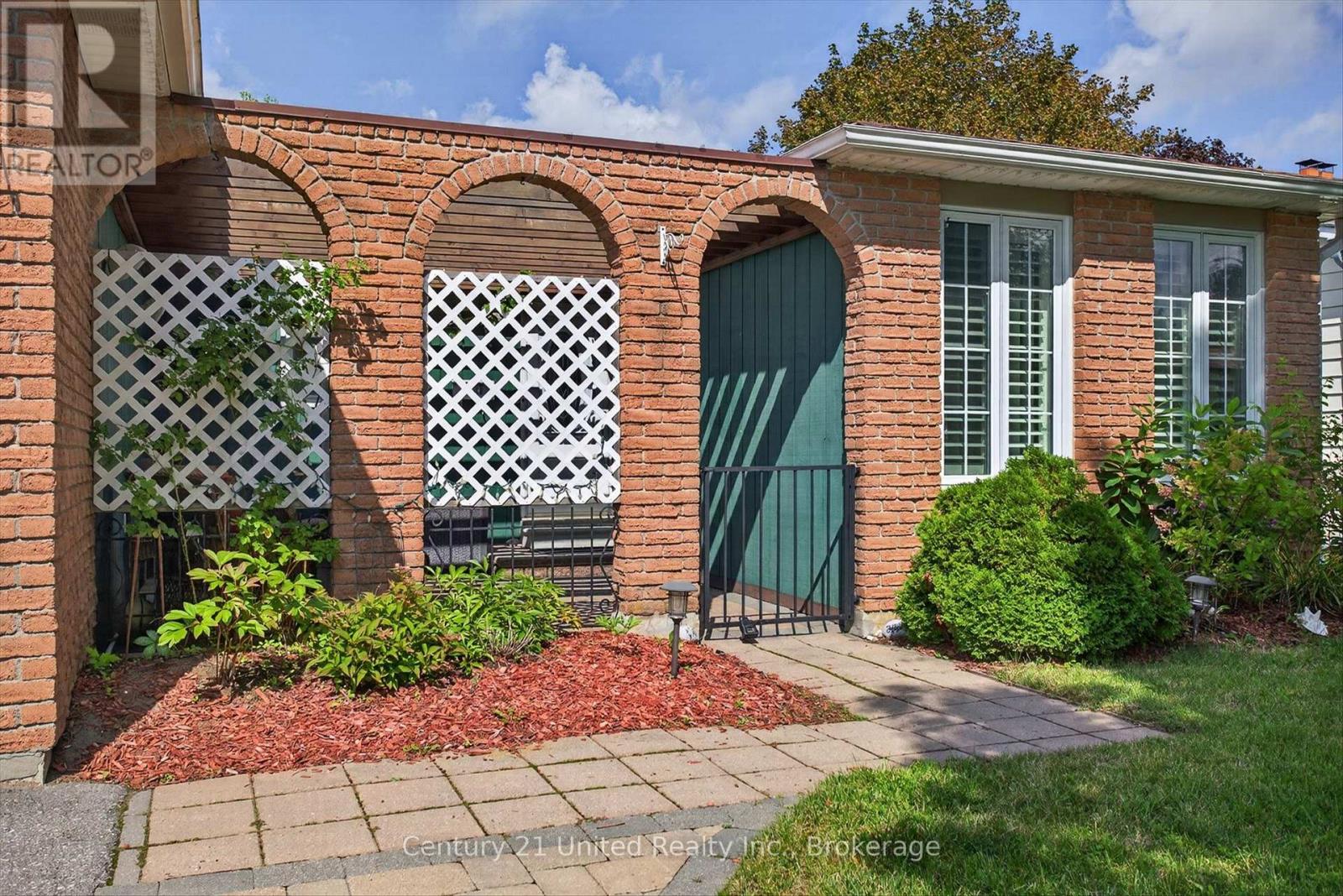 2121 Meadowview Road, Peterborough (Ashburnham Ward 4), Ontario  K9L 1S5 - Photo 4 - X13718204