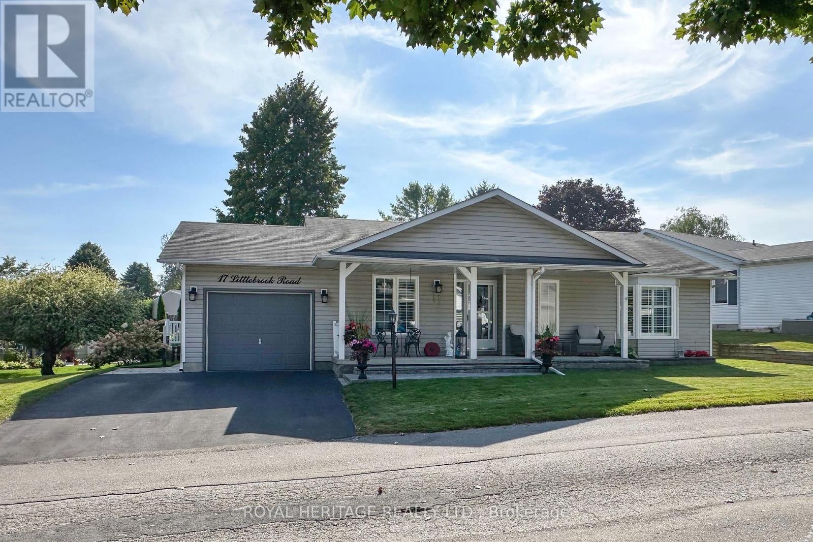 17 Littlebrook Road, Clarington (Newcastle), Ontario  L1B 1A4 - Photo 2 - E13718152