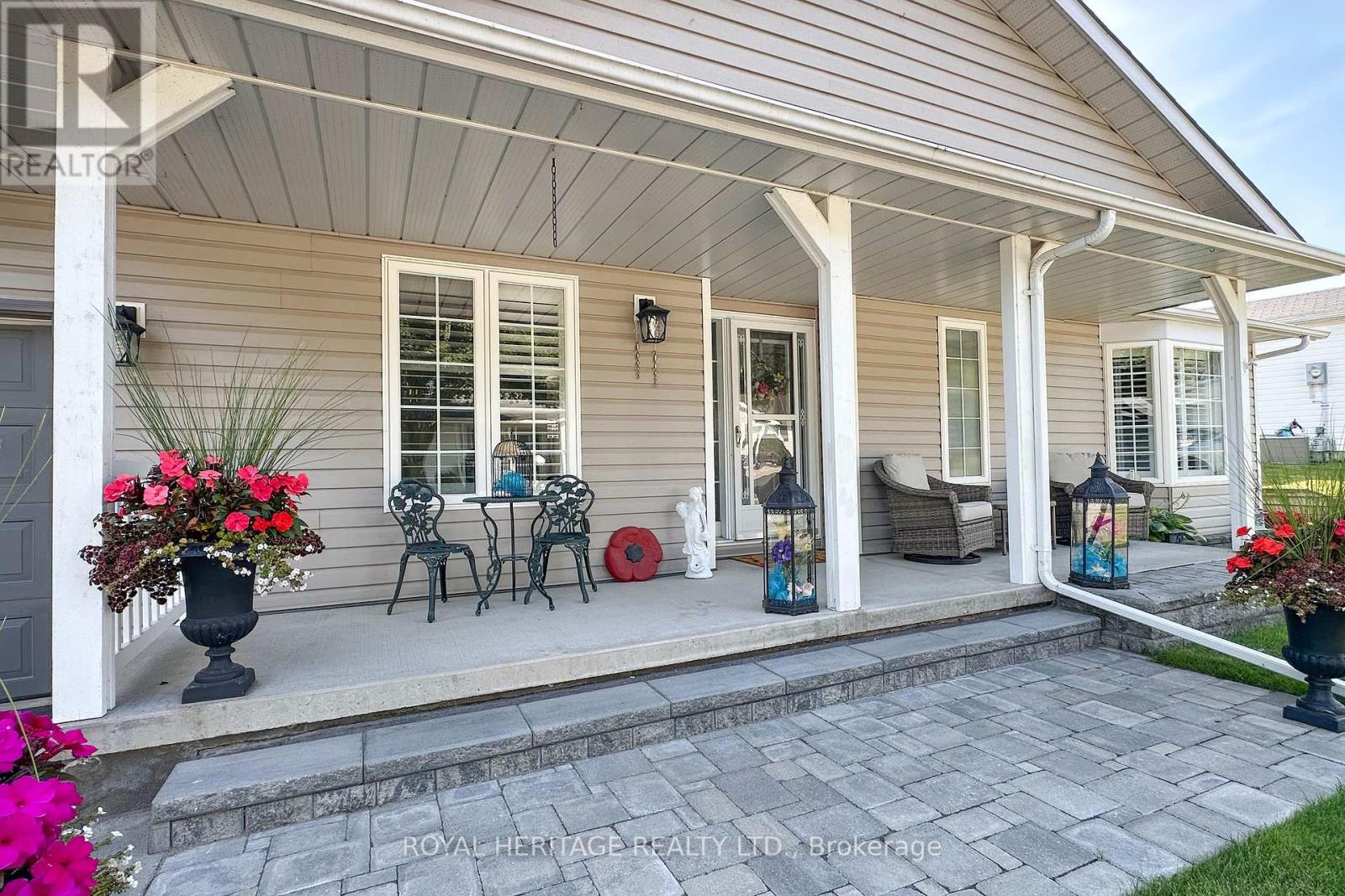 17 Littlebrook Road, Clarington (Newcastle), Ontario  L1B 1A4 - Photo 4 - E13718152