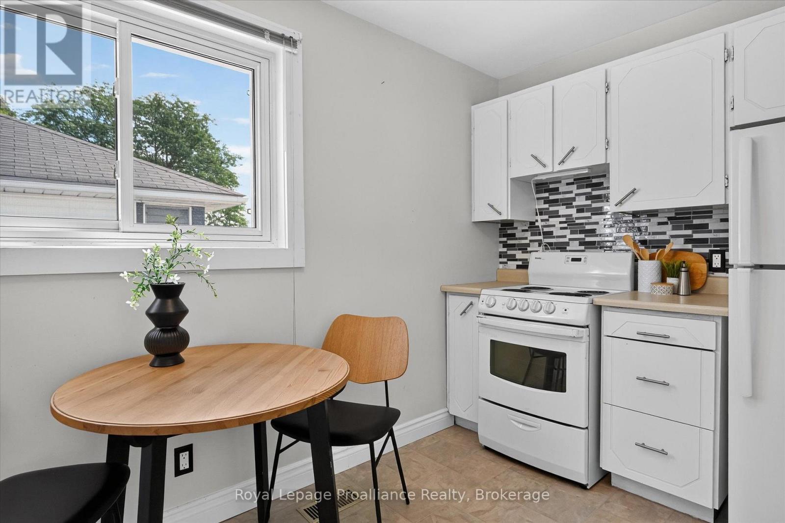 732 Gillespie Avenue, Peterborough (Otonabee Ward 1), Ontario  K9J 4B7 - Photo 14 - X13718608