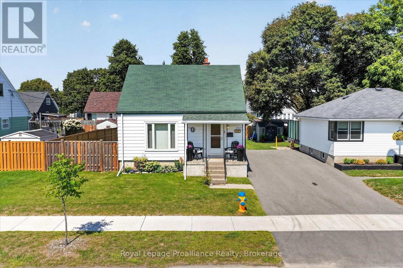 732 Gillespie Avenue, Peterborough (Otonabee Ward 1), Ontario  K9J 4B7 - Photo 2 - X13718608