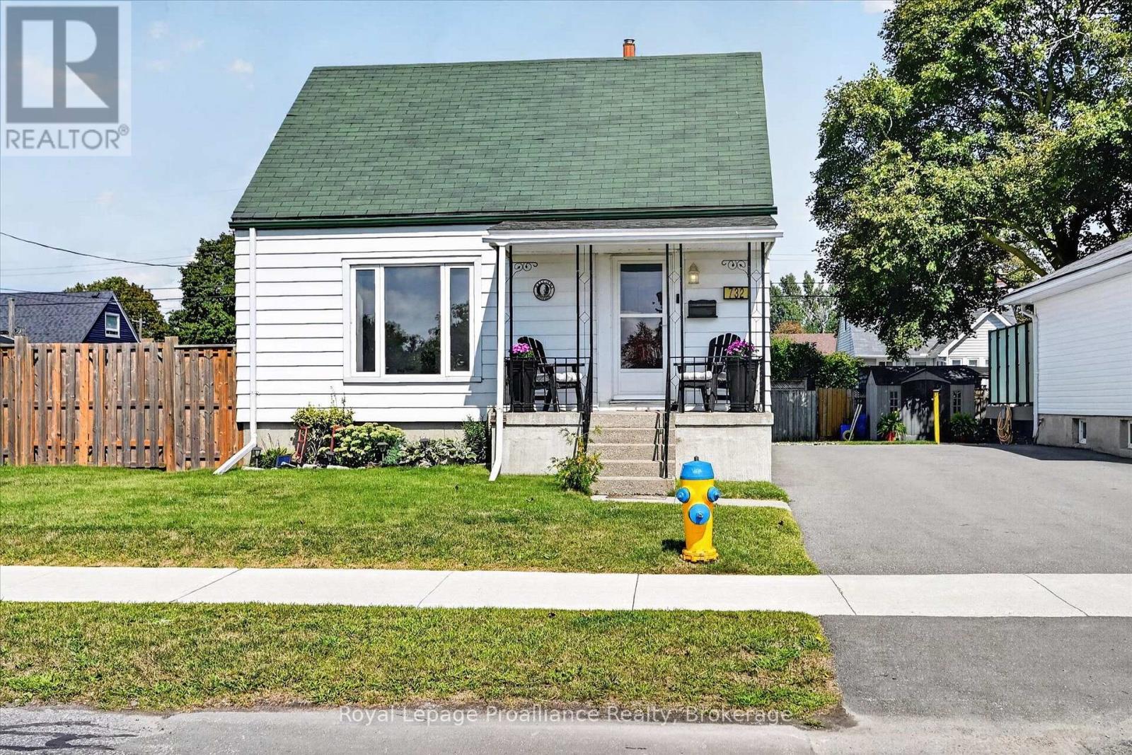 732 Gillespie Avenue, Peterborough (Otonabee Ward 1), Ontario  K9J 4B7 - Photo 3 - X13718608