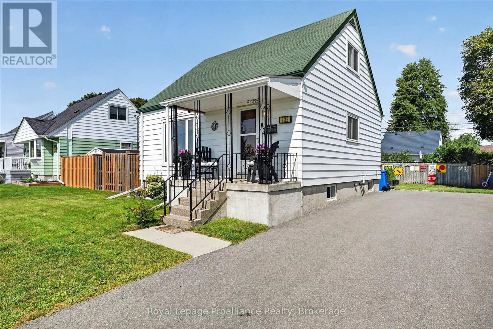 732 Gillespie Avenue, Peterborough (Otonabee Ward 1), Ontario  K9J 4B7 - Photo 4 - X13718608