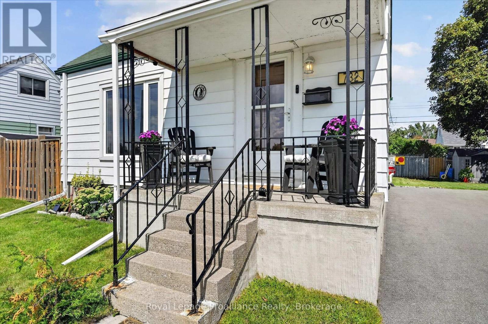 732 Gillespie Avenue, Peterborough (Otonabee Ward 1), Ontario  K9J 4B7 - Photo 5 - X13718608