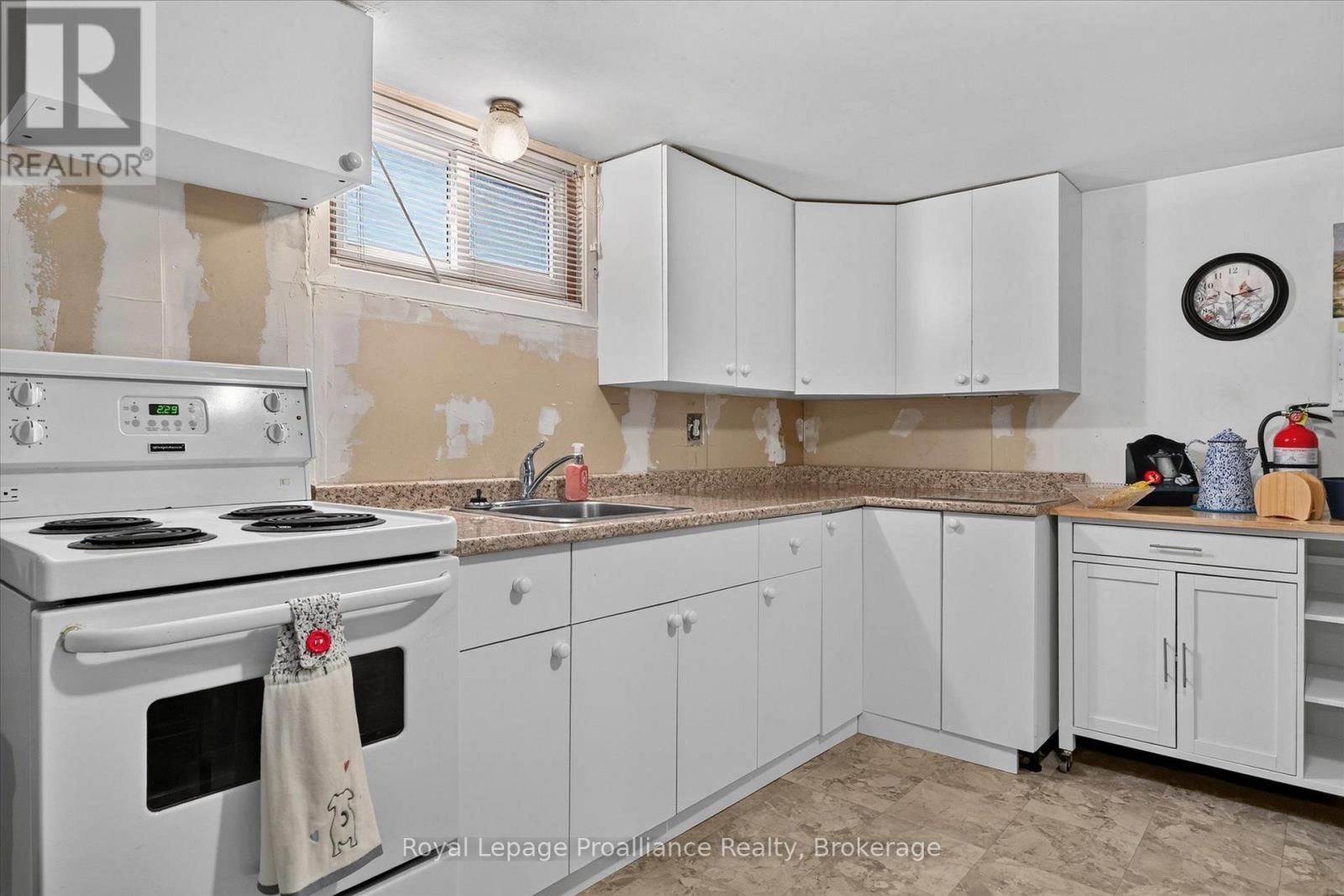 837 Sherburne Street, Peterborough (Otonabee Ward 1), Ontario  K9J 3B7 - Photo 18 - X13719424