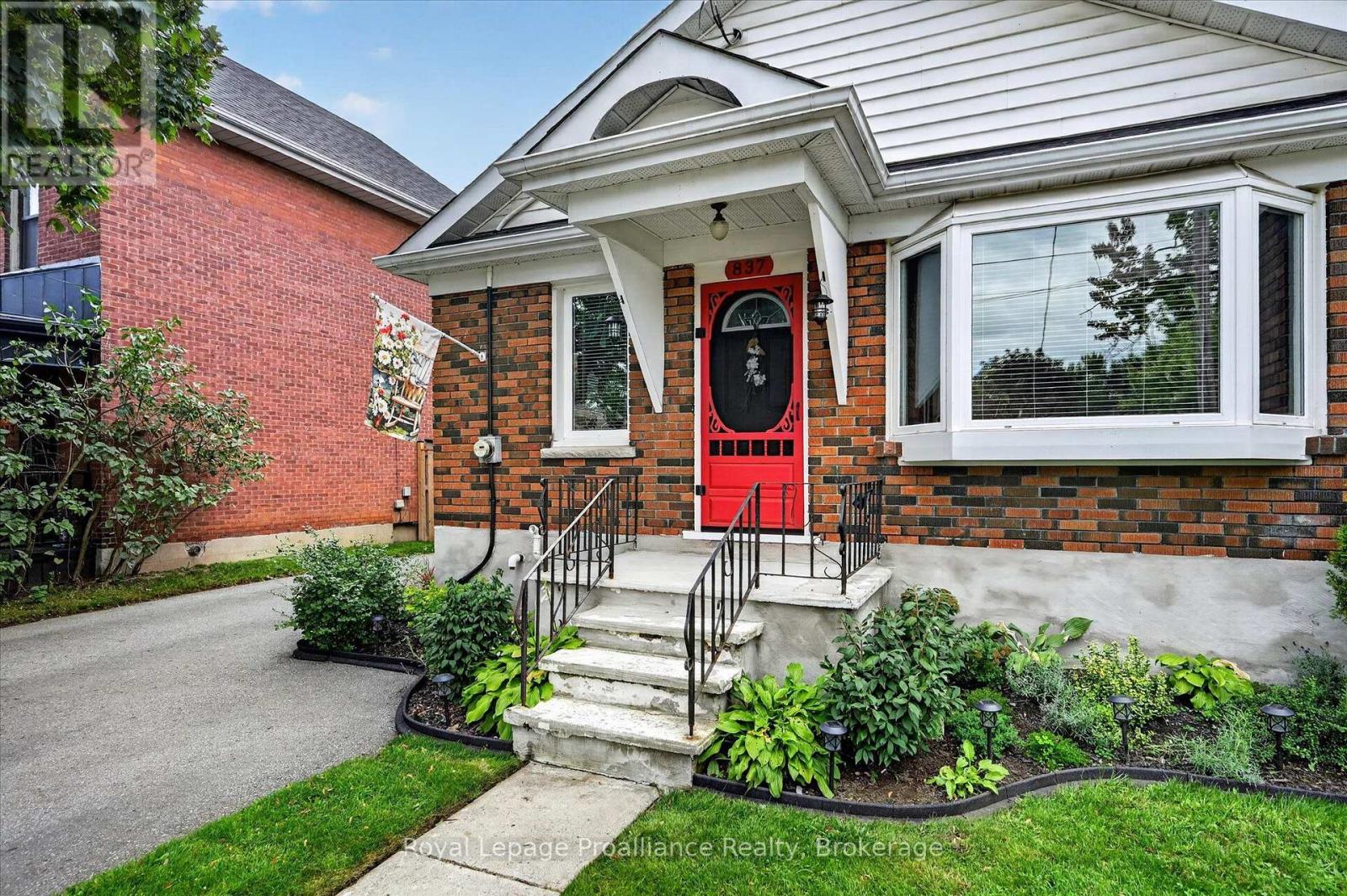 837 Sherburne Street, Peterborough (Otonabee Ward 1), Ontario  K9J 3B7 - Photo 2 - X13719424
